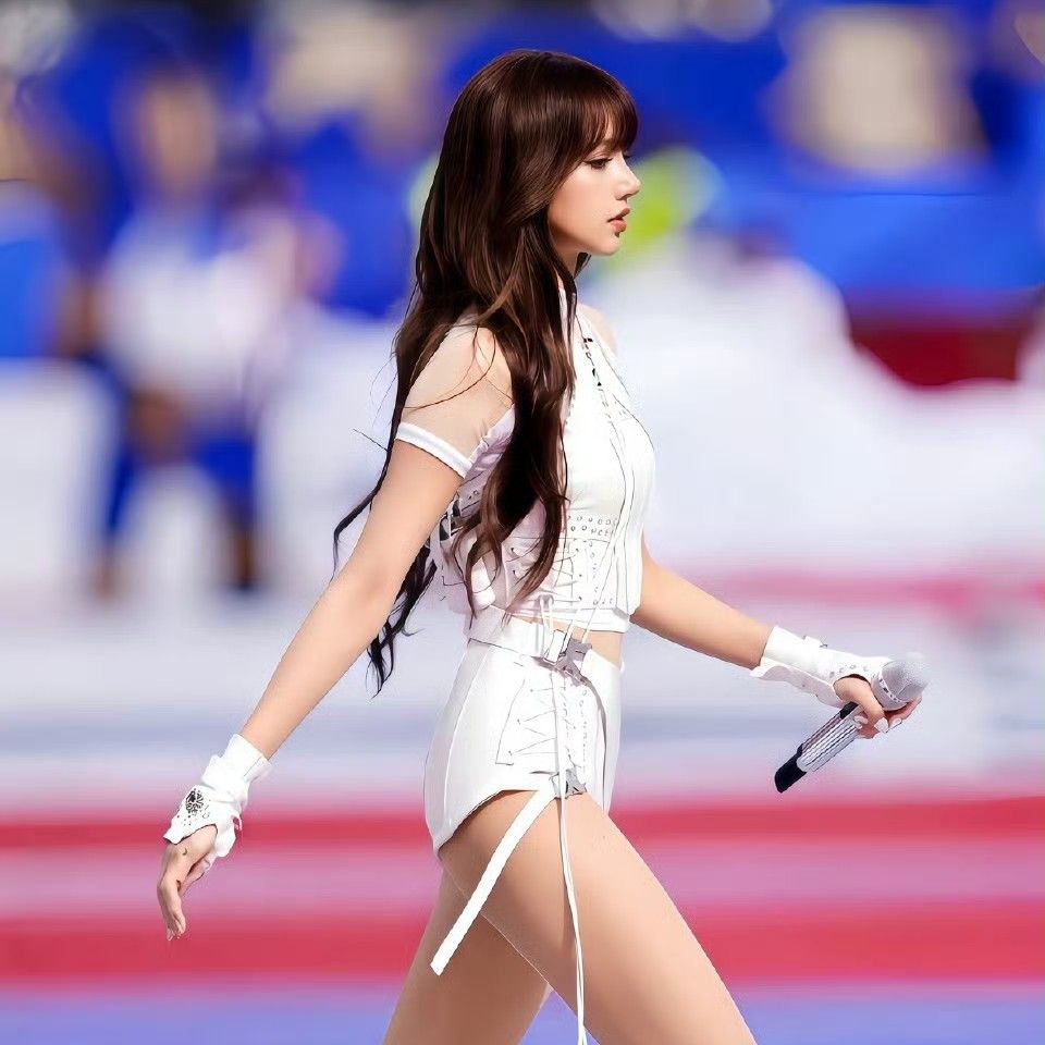 Behind-the-scenes cut of Lisa (BLACKPINK)
