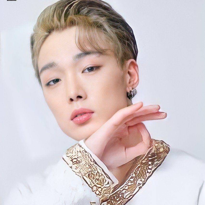 Recent activity shot of BOBBY (iKON)