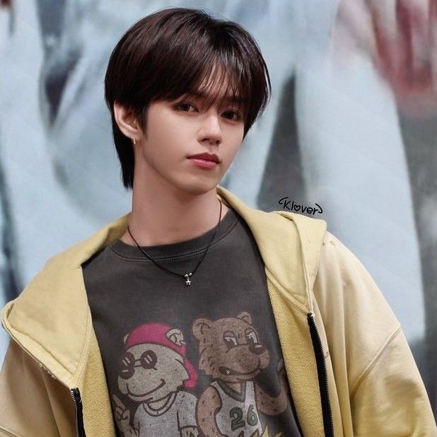 A moment captured by JL (AHOF)'s fan