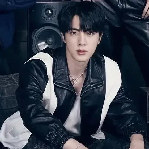 Foto aktivitas terbaru Jin (BTS)