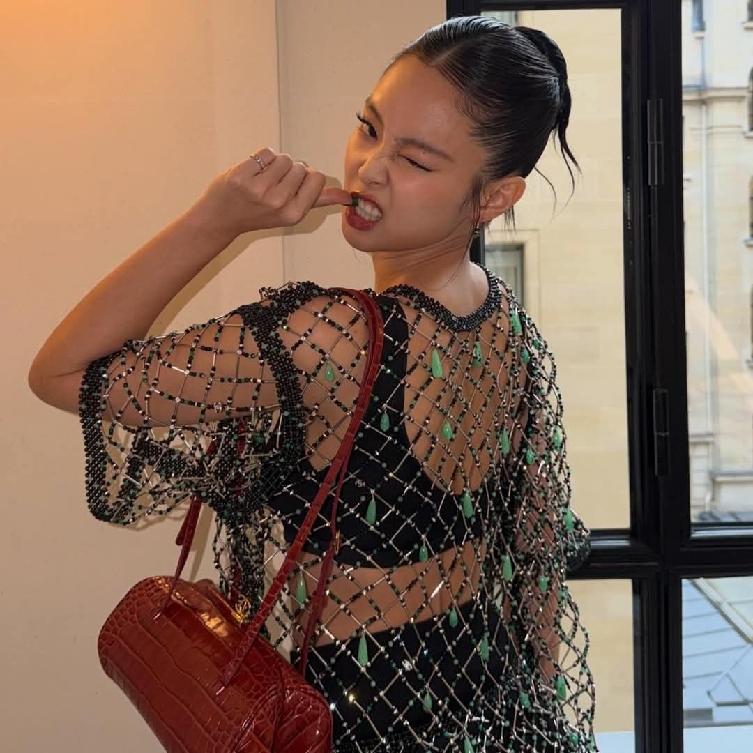 Recent activity shot of Jennie (BLACKPINK)