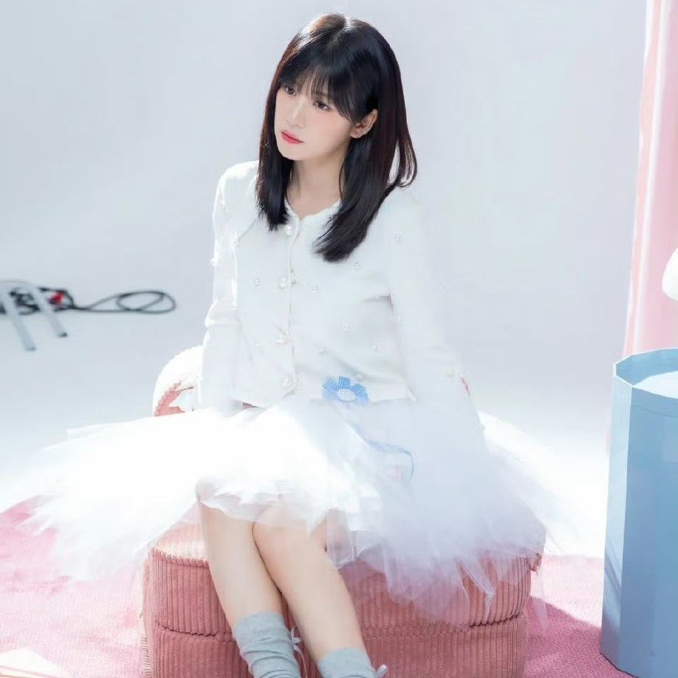 Behind-the-scenes cut of Park Chorong (Apink)