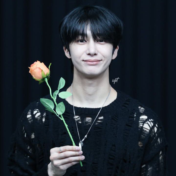 Behind-the-scenes cut of MONSTA X