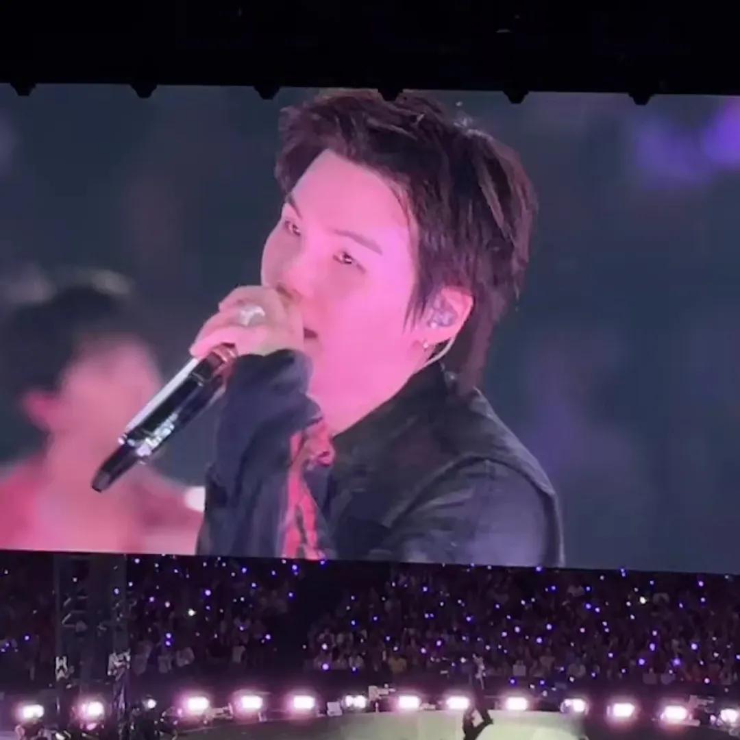 Foto aktivitas terbaru SUGA (BTS)