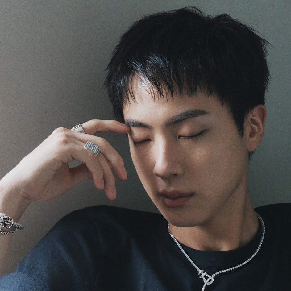 Foto aktivitas terbaru Jin (BTS)