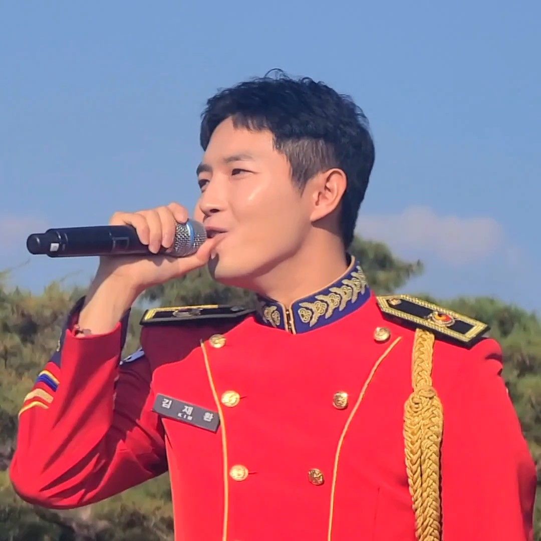 A moment captured by Kim Jaehwan's fan