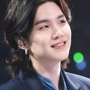 Foto aktivitas terbaru SUGA (BTS)