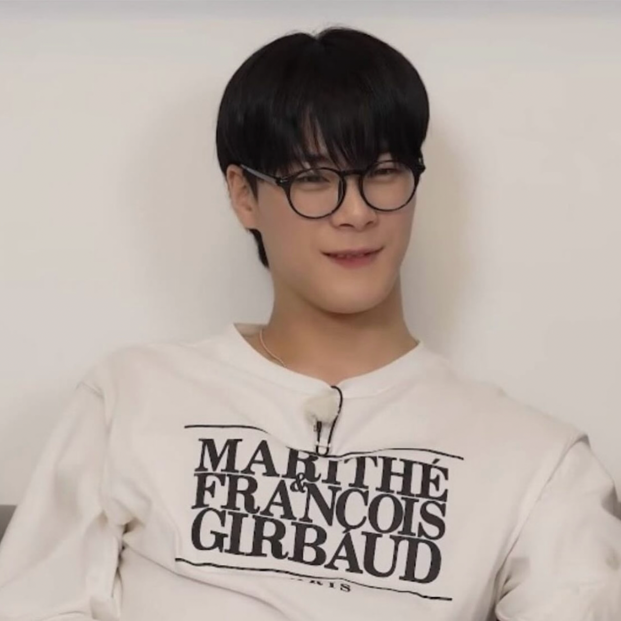 A moment captured by Moonbin (ASTRO)'s fan