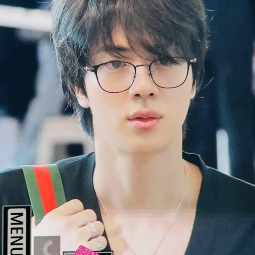 Foto aktivitas terbaru Jin (BTS)