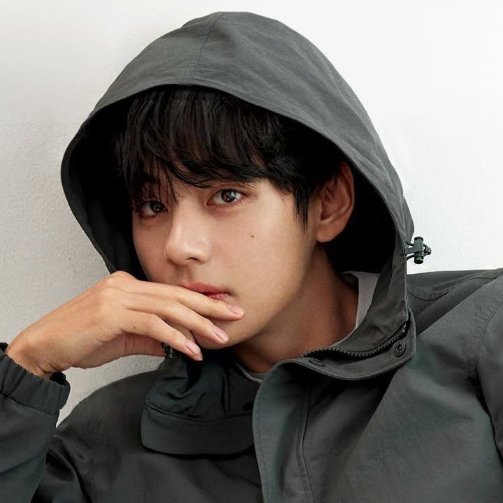 Latest photo of V (BTS)