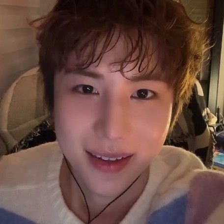 A moment captured by Wow (A.C.E)'s fan