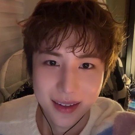 Behind-the-scenes cut of Wow (A.C.E)