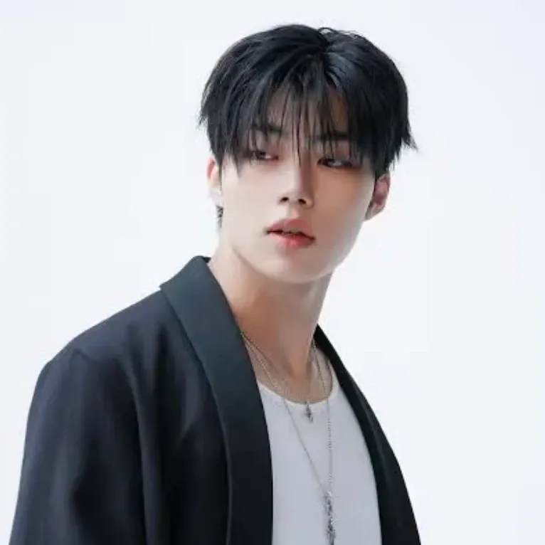 박건욱 (제로베이스원) 최근 활동샷