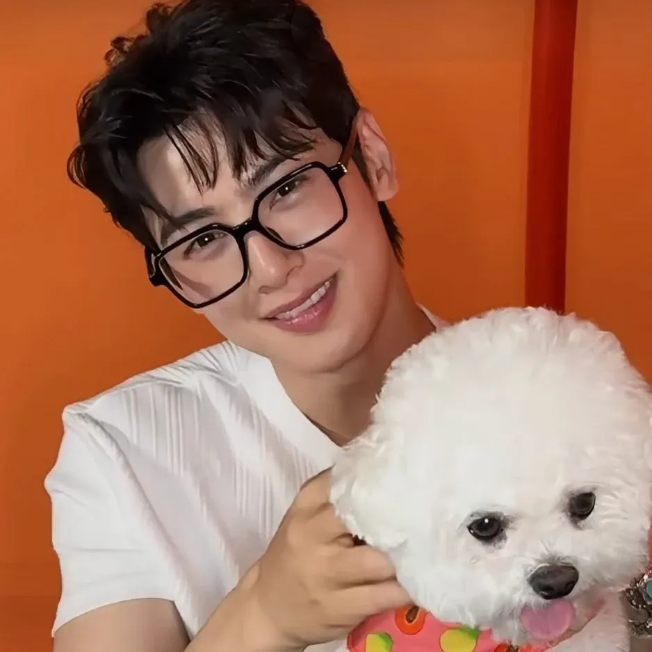 Recent activity shot of Eunwoo (ASTRO)