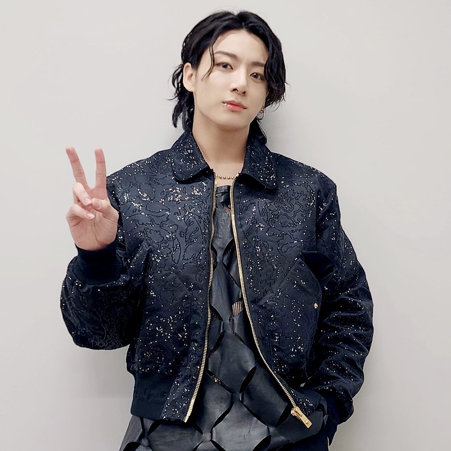 Foto aktivitas terbaru Jungkook (BTS)