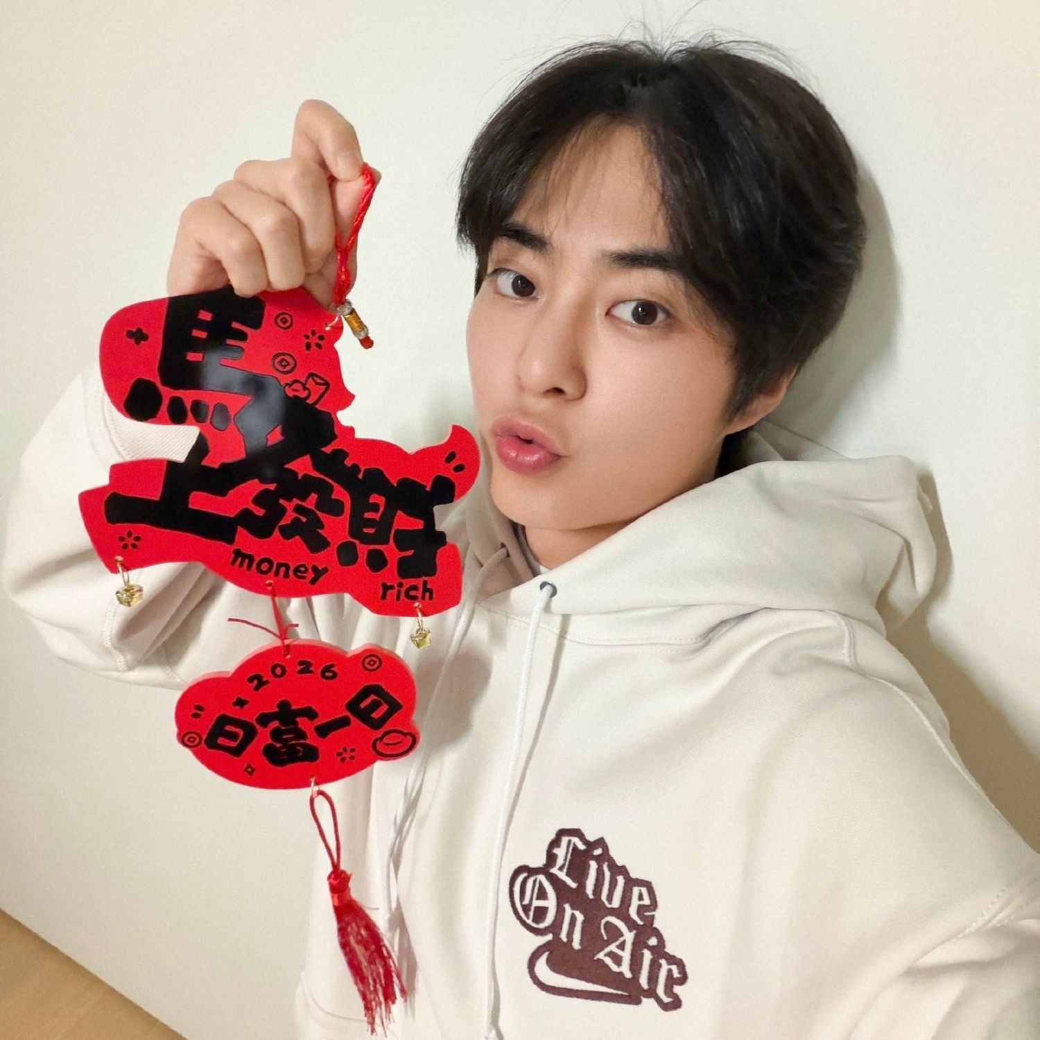 Behind-the-scenes cut of Xiumin (EXO)