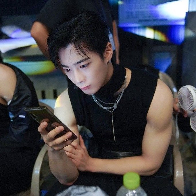 Behind-the-scenes cut of Moonbin (ASTRO)