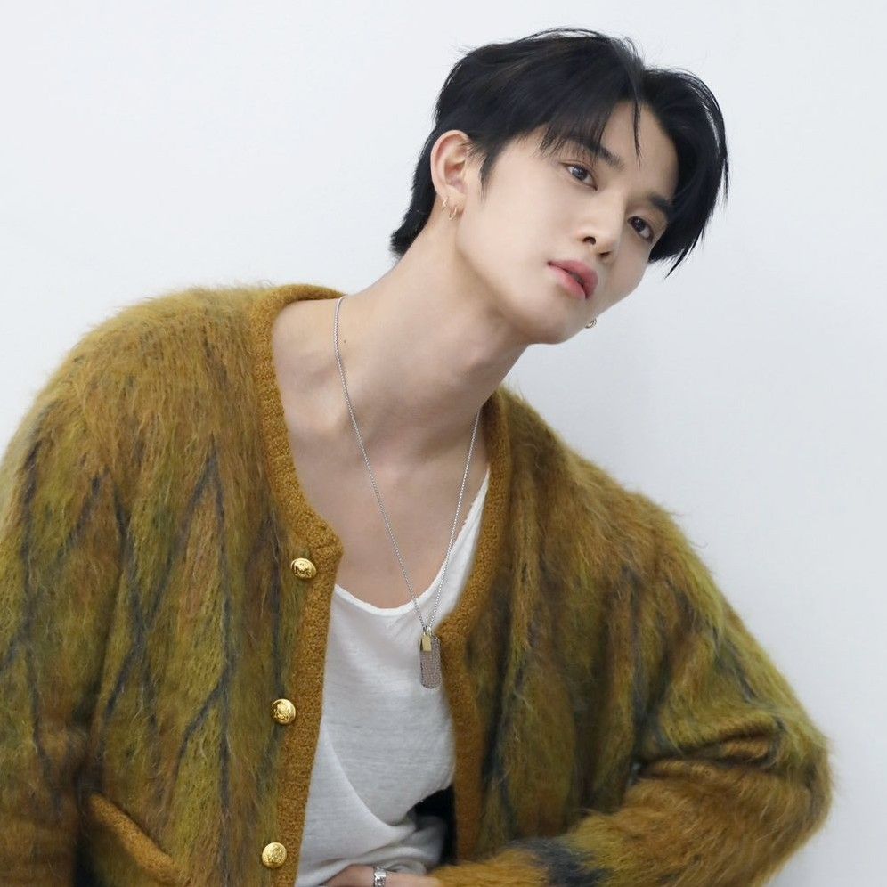 Behind-the-scenes cut of Bae Jinyoung