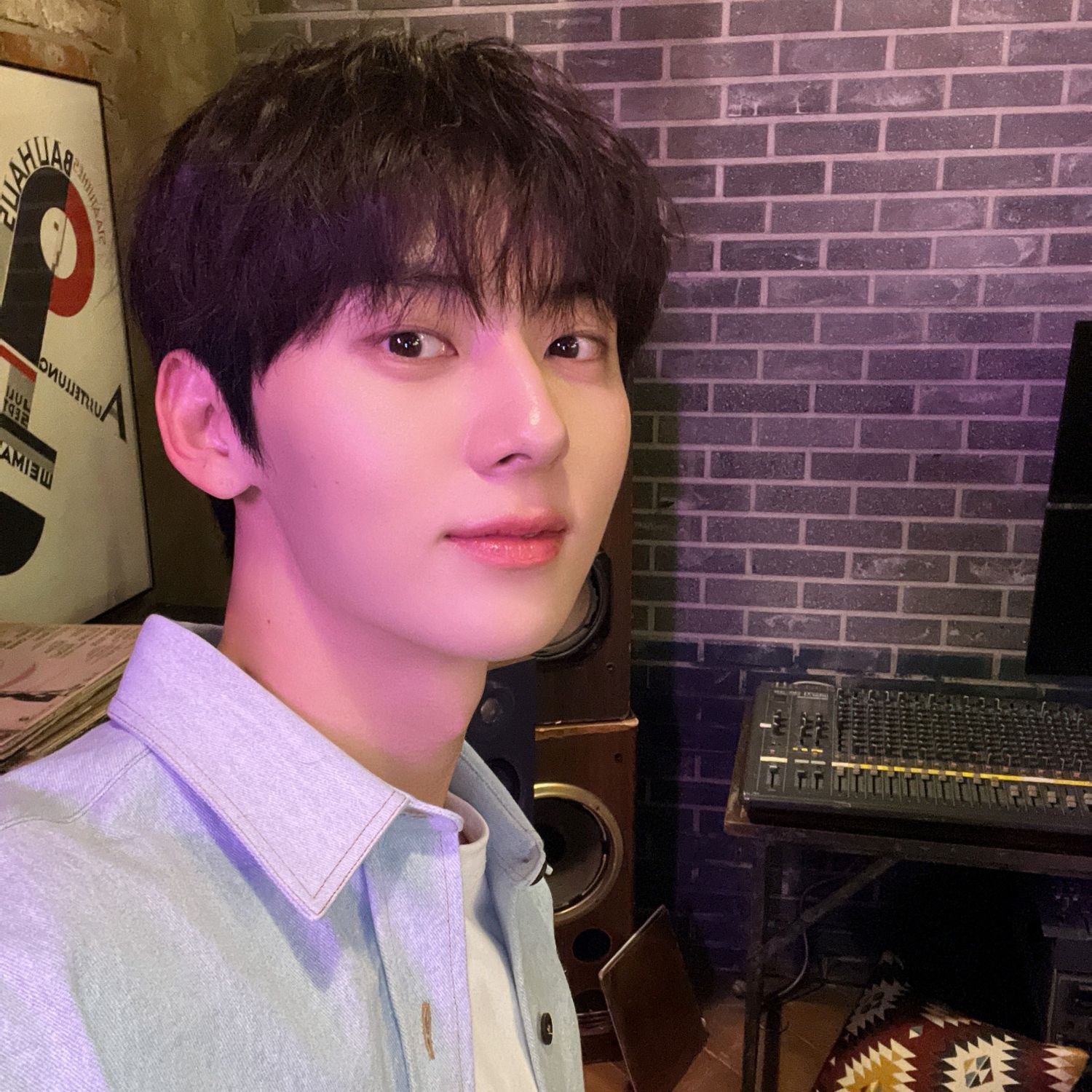 A moment captured by Hwang Minhyun's fan