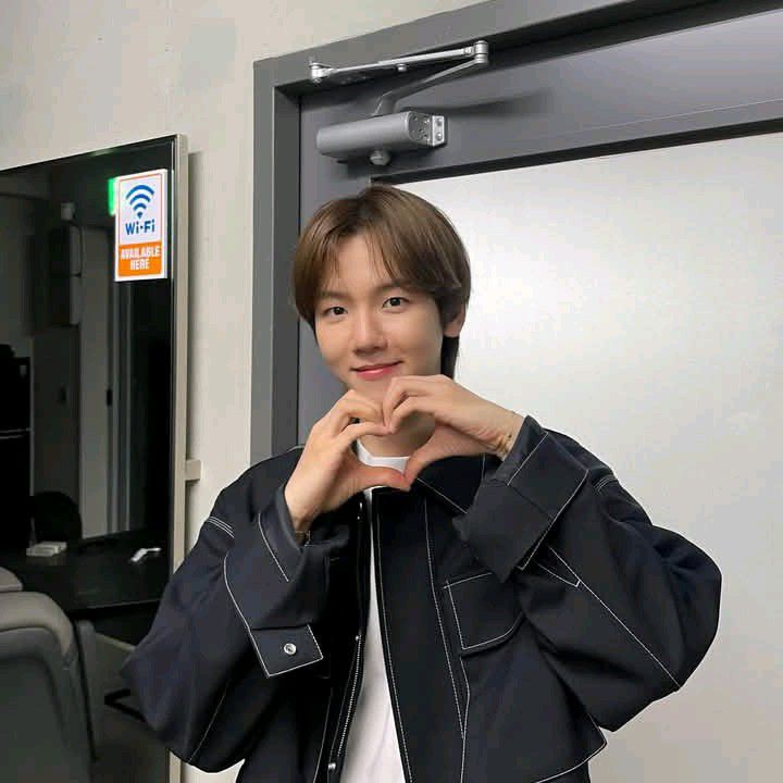 伯賢 (EXO)粉絲拍下的瞬間