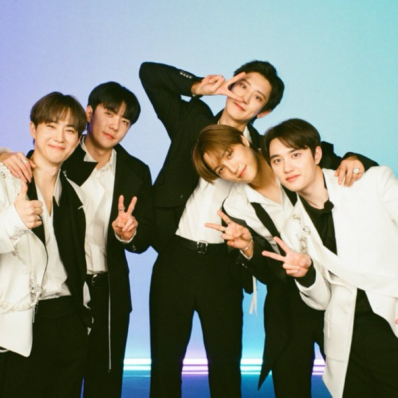 Recent activity shot of Chanyeol (EXO)