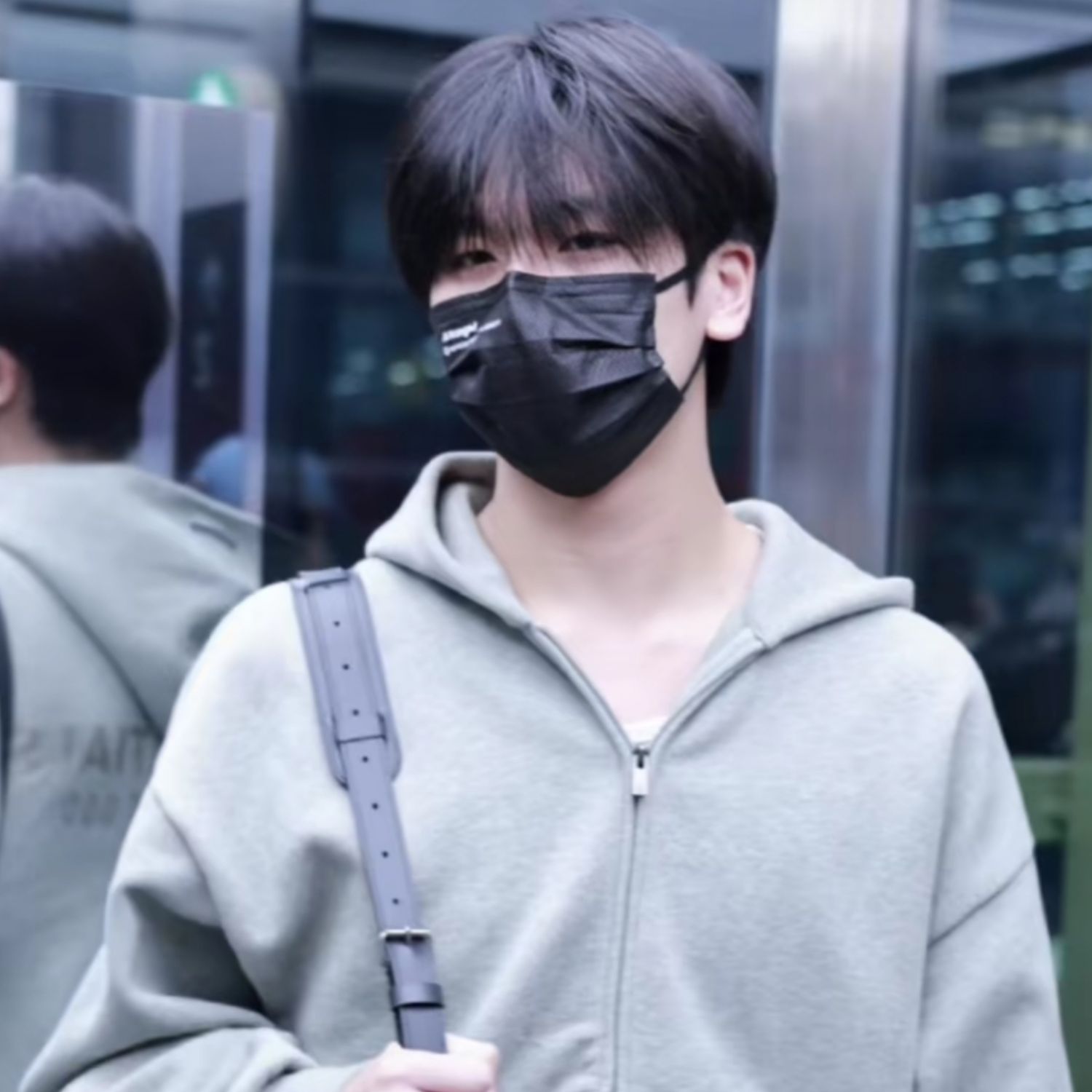 Behind-the-scenes cut of Shen (NexT1DE)