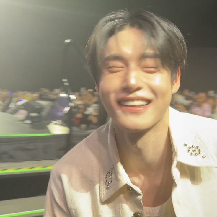 A moment captured by Kim Jiwoong (ZEROBASEONE)'s fan