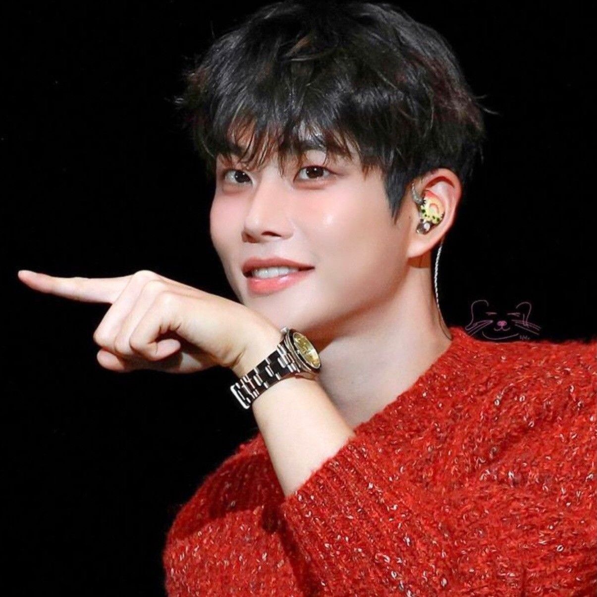 Behind-the-scenes cut of MJ (ASTRO)