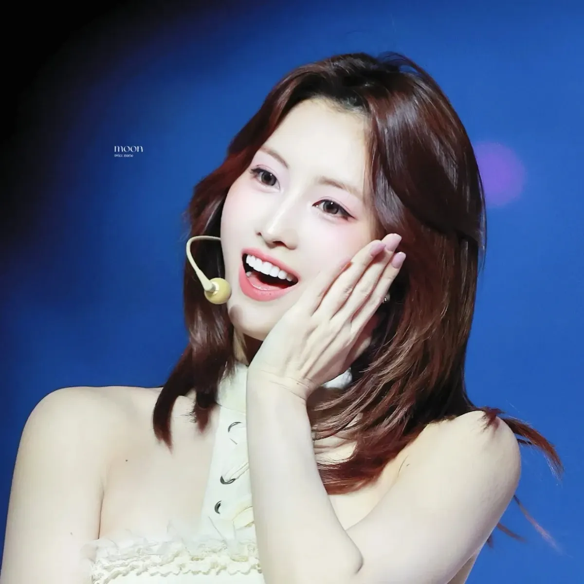 Momo (TWICE)的幕後花絮