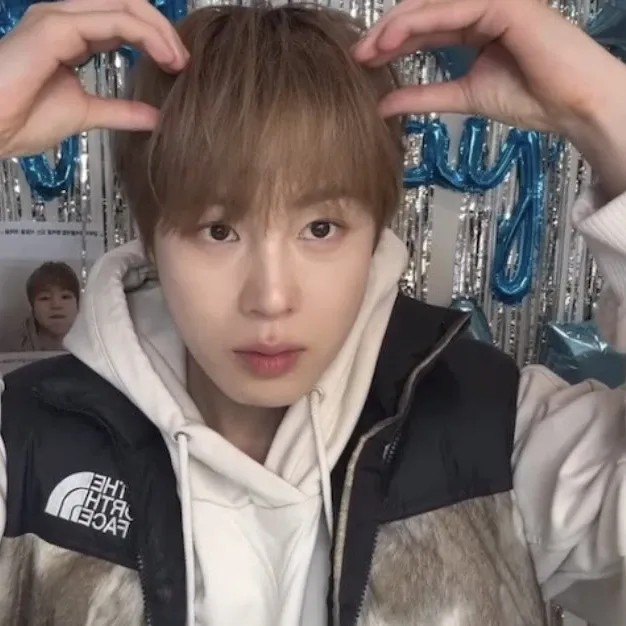 하성운의 비하인드 컷