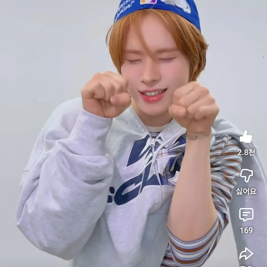 Foto aktivitas terbaru TWICE