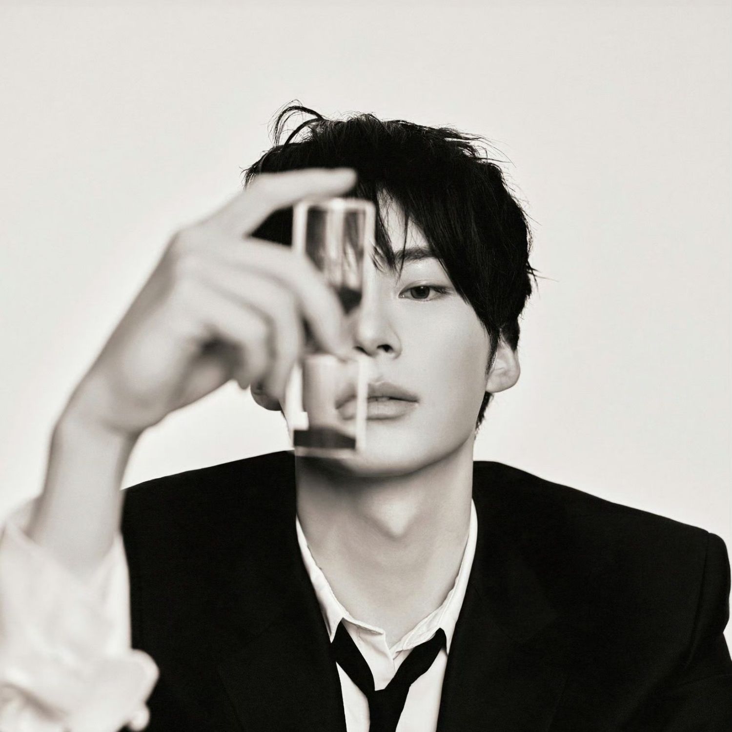 Latest photo of Sung Hanbin (ZEROBASEONE)