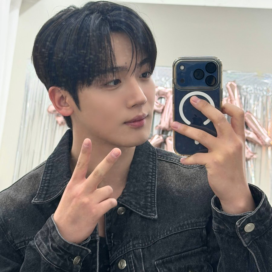 A moment captured by Kim Yohan (WEi)'s fan