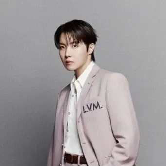 J-hope (防彈少年團)的最新照片