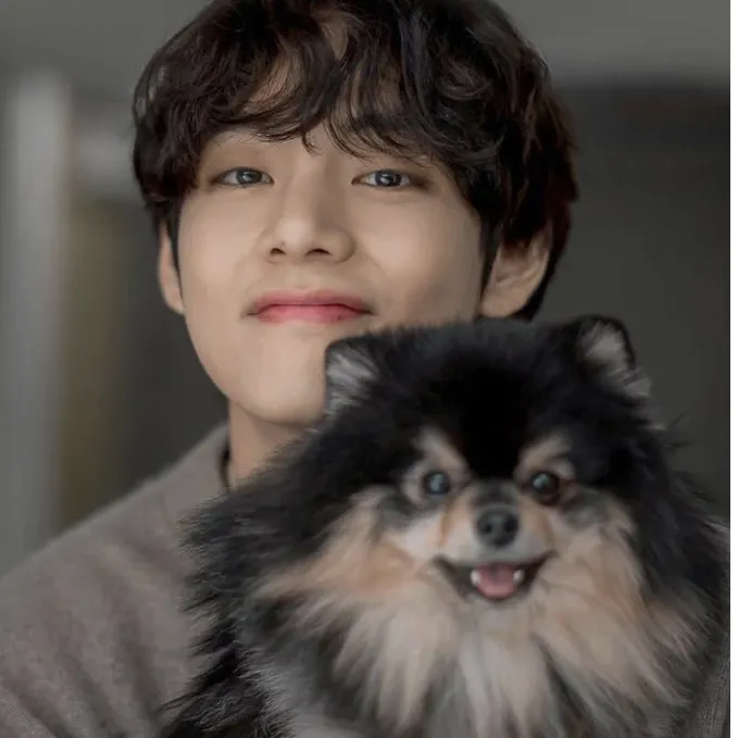 뷔 (방탄소년단)의 최신 사진