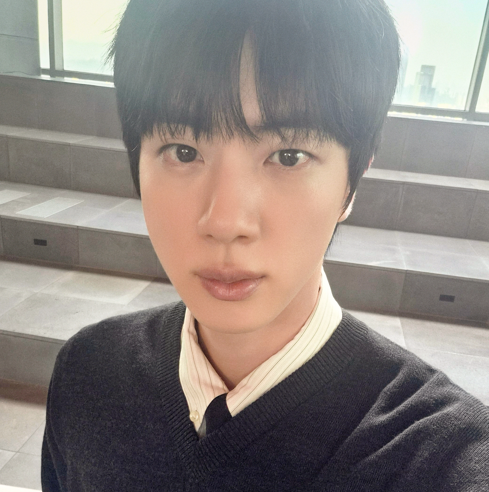 Foto aktivitas terbaru Jin (BTS)