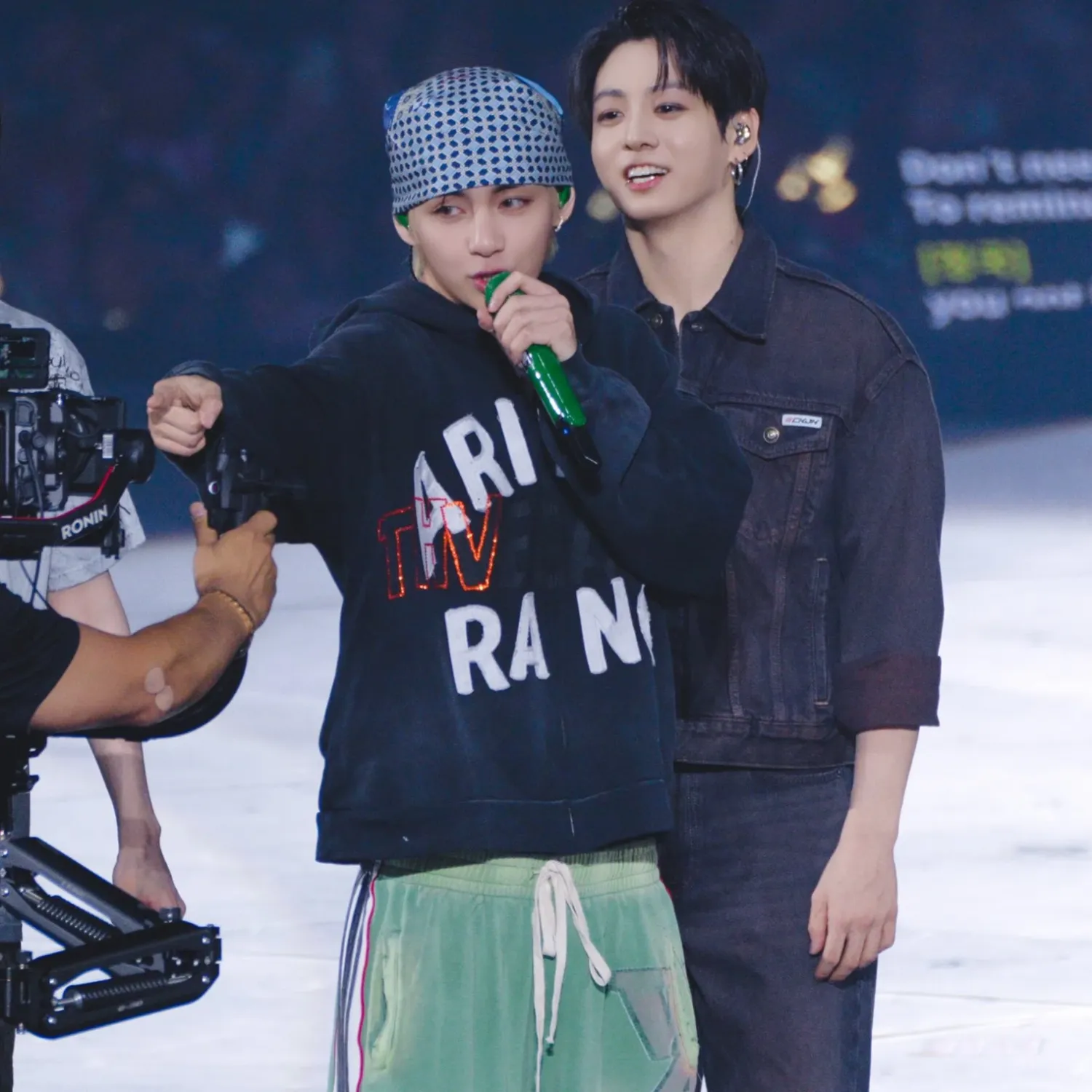 Behind-the-scenes cut of V (BTS)