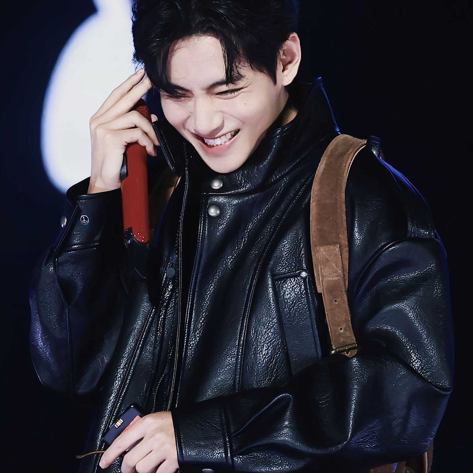 Foto aktivitas terbaru V (BTS)