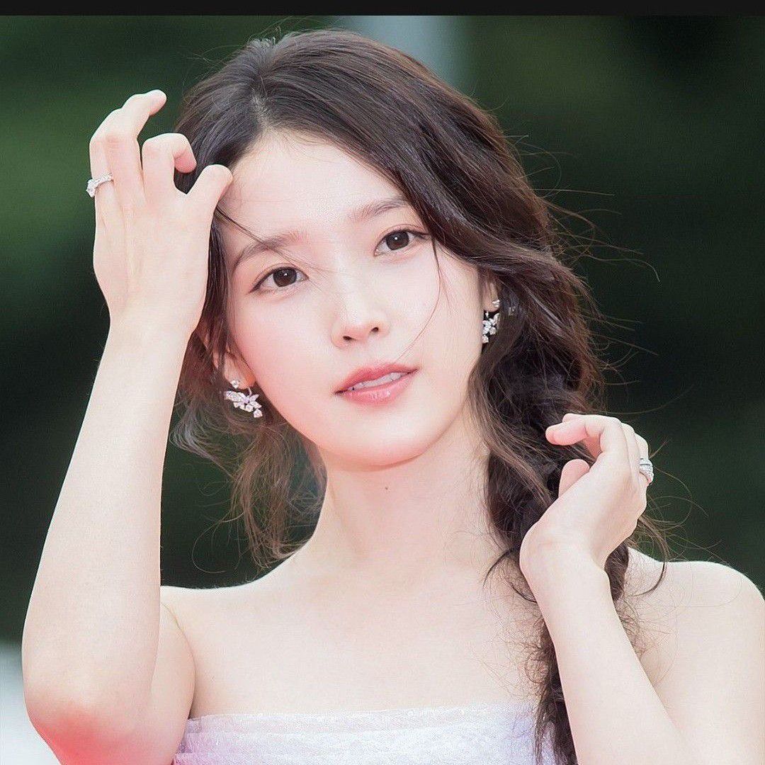 아이유 최근 활동샷