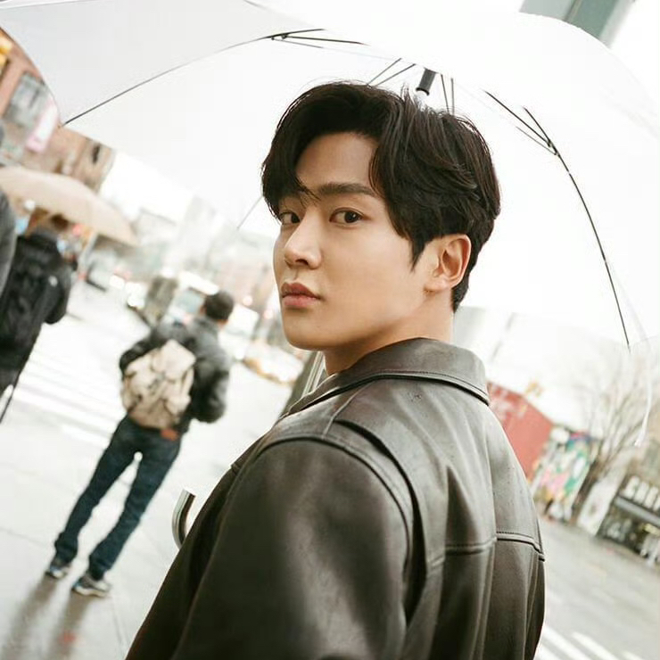 Behind-the-scenes cut of Rowoon