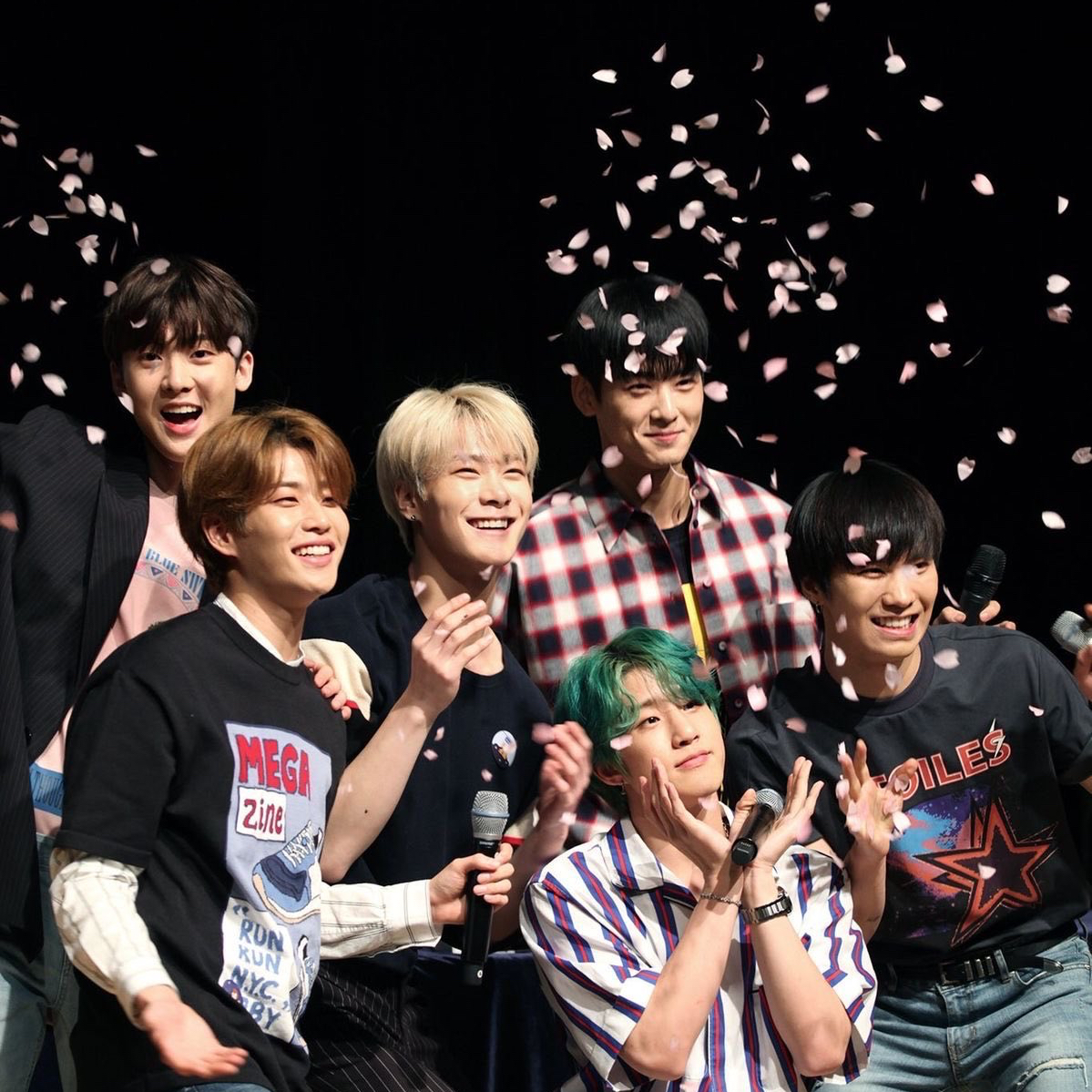 아스트로의 최신 사진