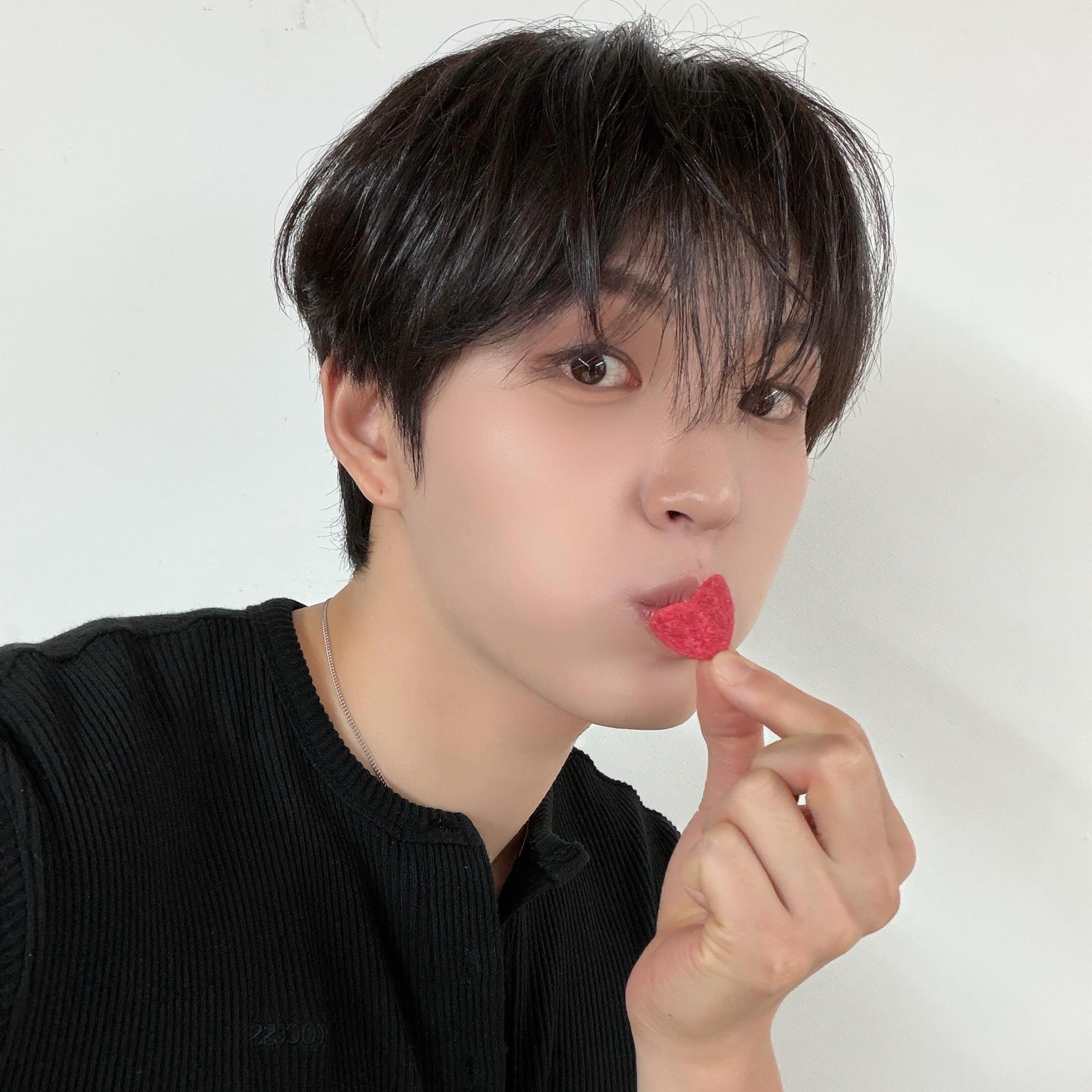 Behind-the-scenes cut of HEECHAN (DKB)