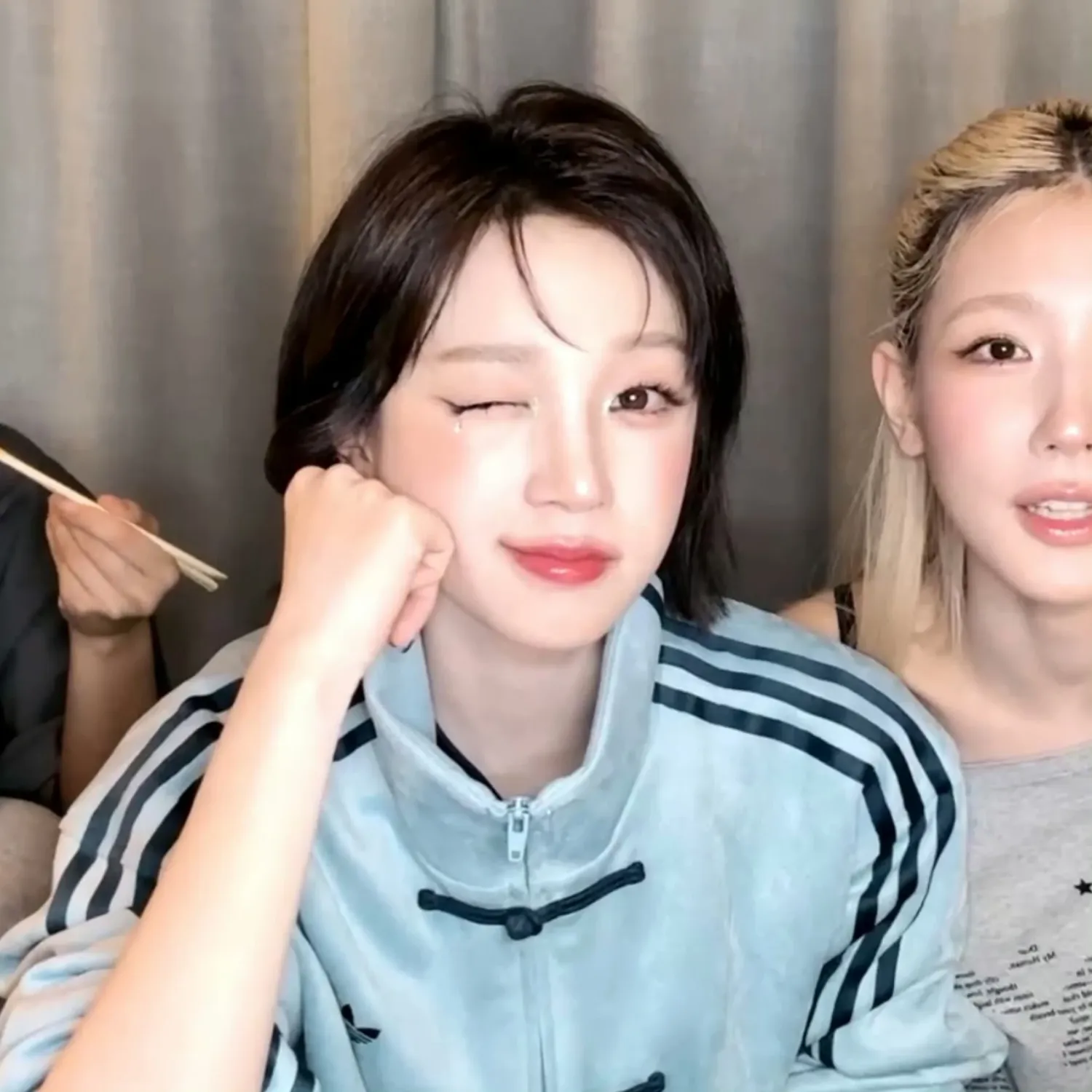 Potret di balik layar Yuqi (i-dle)