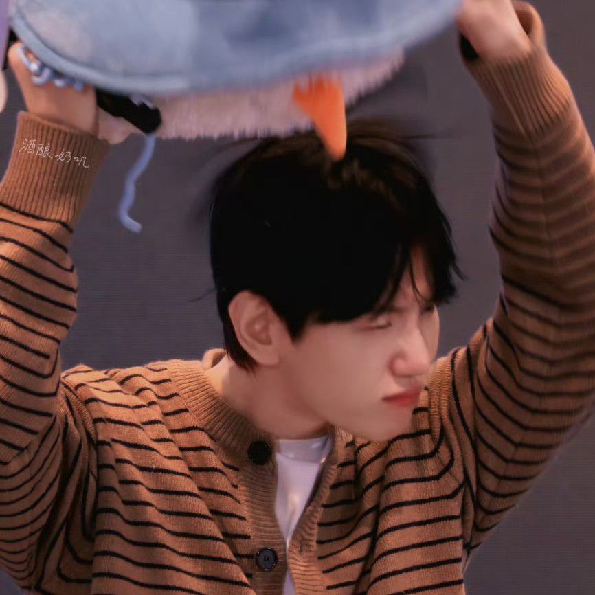 백현 (EXO)의 비하인드 컷