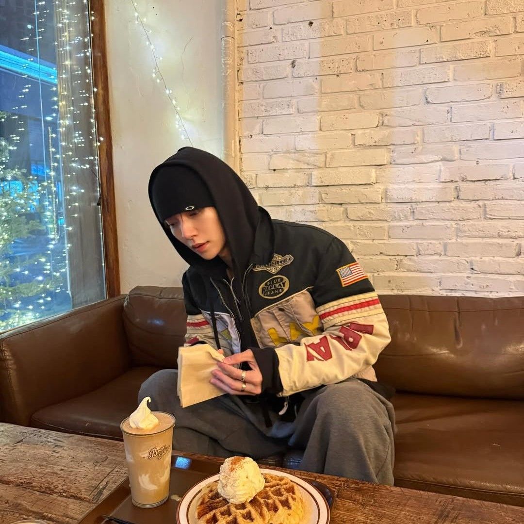 A moment captured by Joshua (SEVENTEEN)'s fan