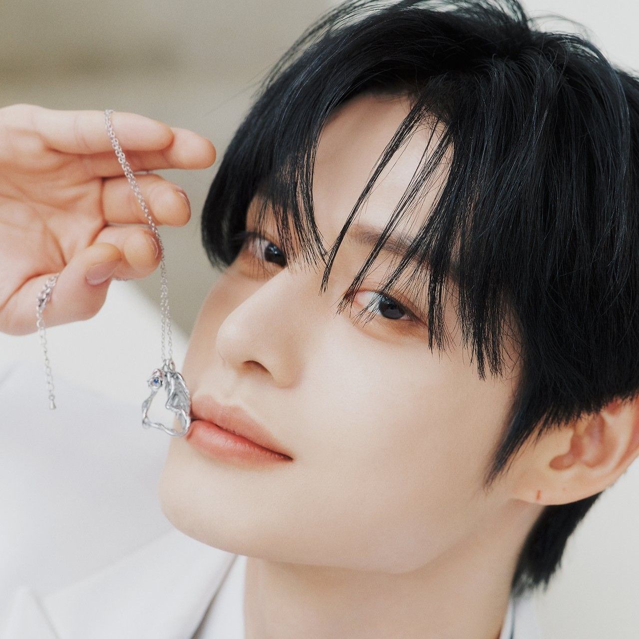 Behind-the-scenes cut of Kim Jiwoong (ZEROBASEONE)