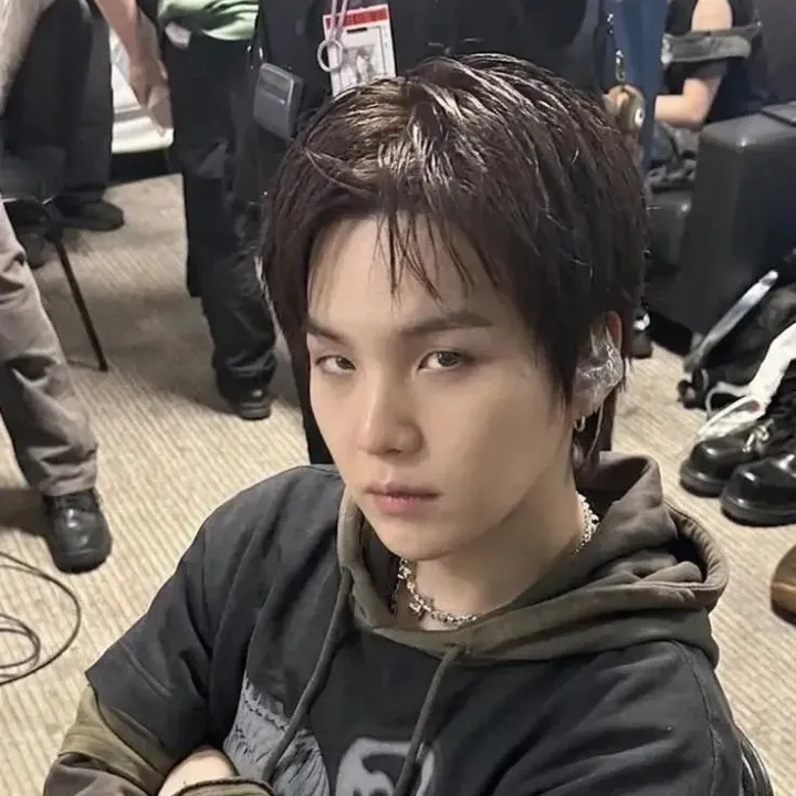 Foto aktivitas terbaru SUGA (BTS)
