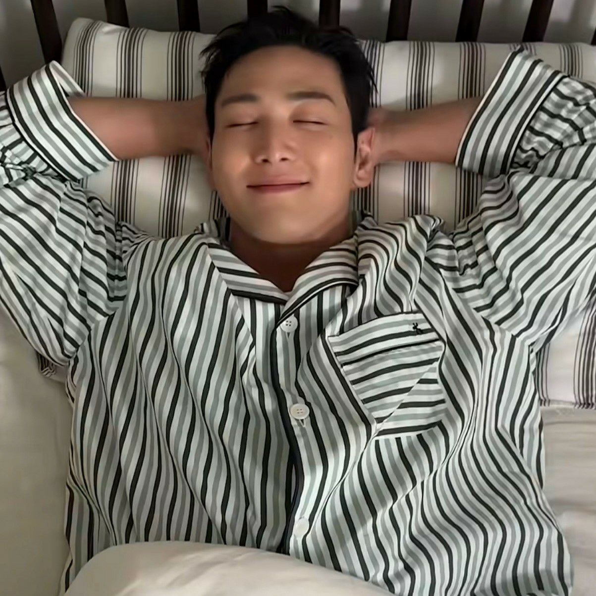 Behind-the-scenes cut of Baekho