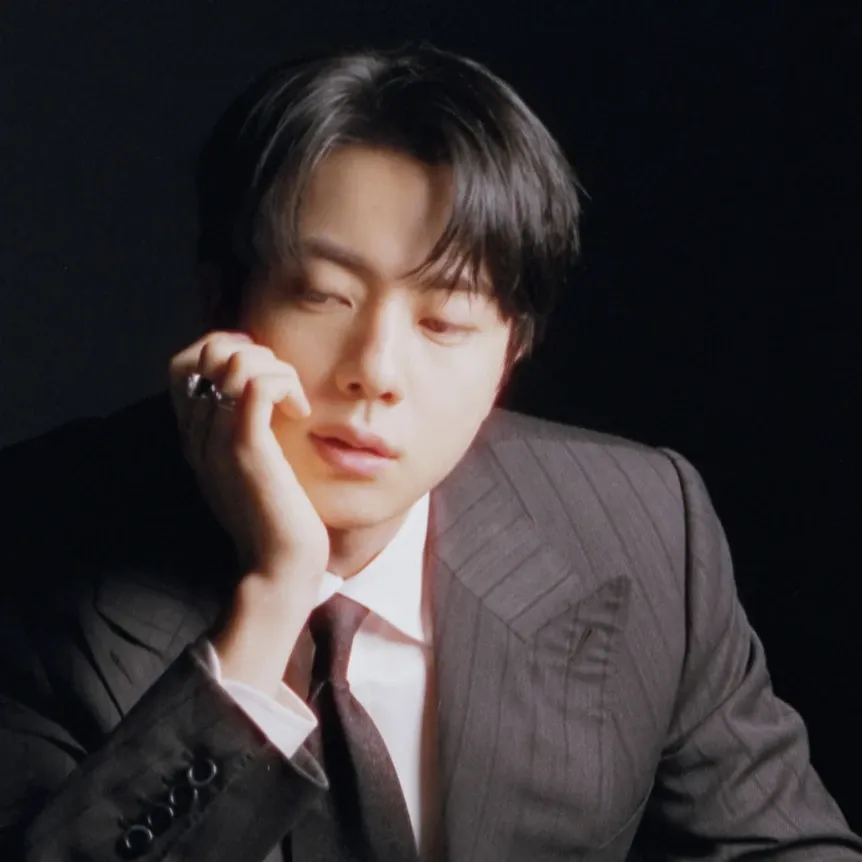 A moment captured by Jin (BTS)'s fan
