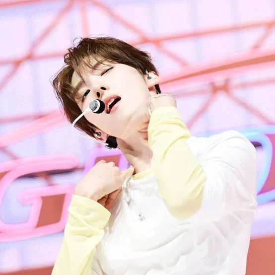 A moment captured by Youngjae (TWS)'s fan